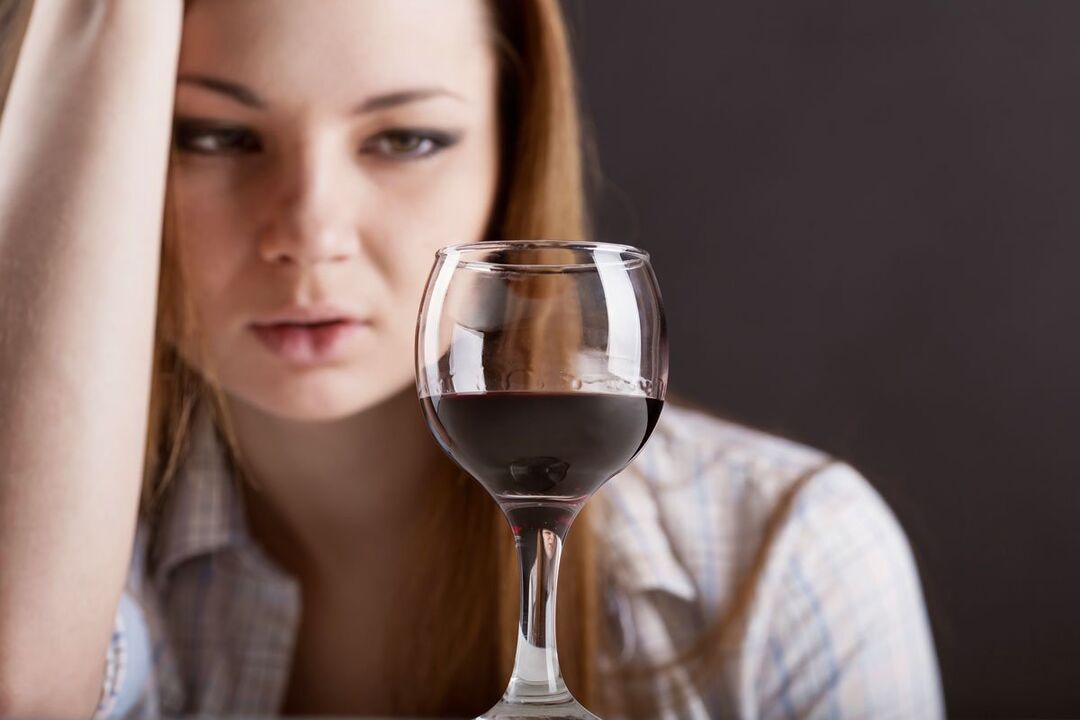 Femme dépendante de l'alcool