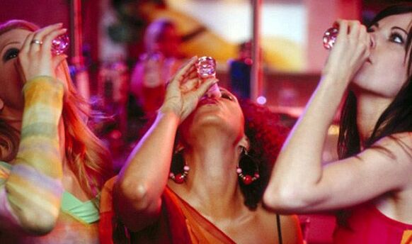 Femmes dépendantes à l'alcool